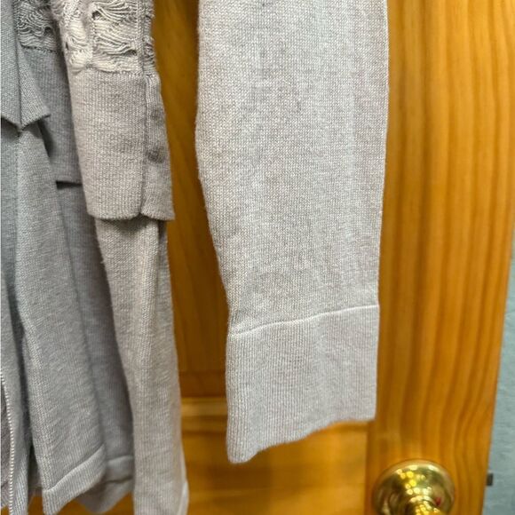 Peck & Peck size S Gray Cardigan Sweater with sparkle threading Lightweight Knit - Picture 5 of 8